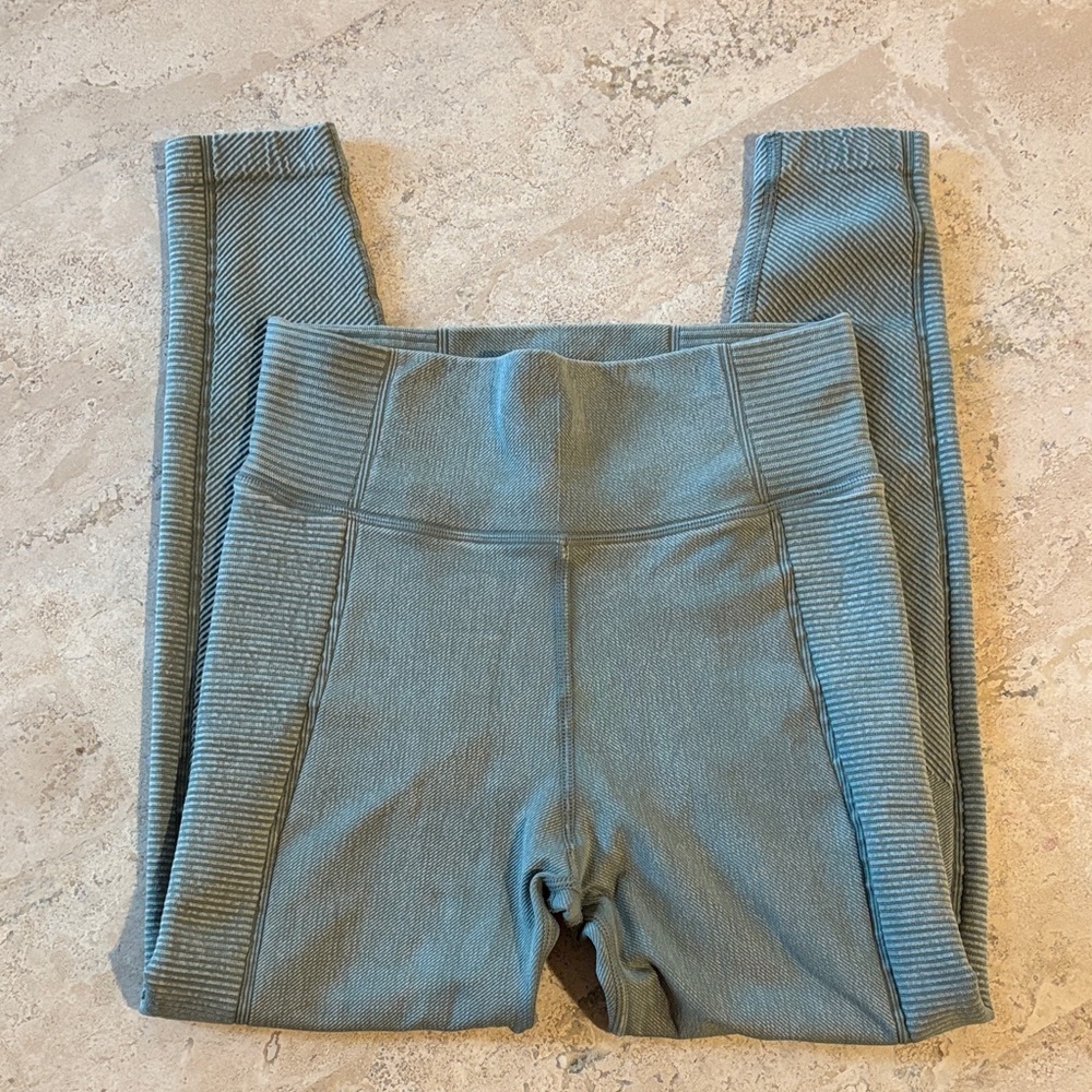 Offline by Aerie size XS beautiful light Green Leggings